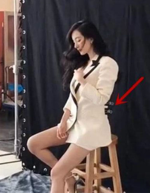 Mỹ nhân châu Á chữa váy áo quá khổ bằng cách chẳng ai ngờ tới