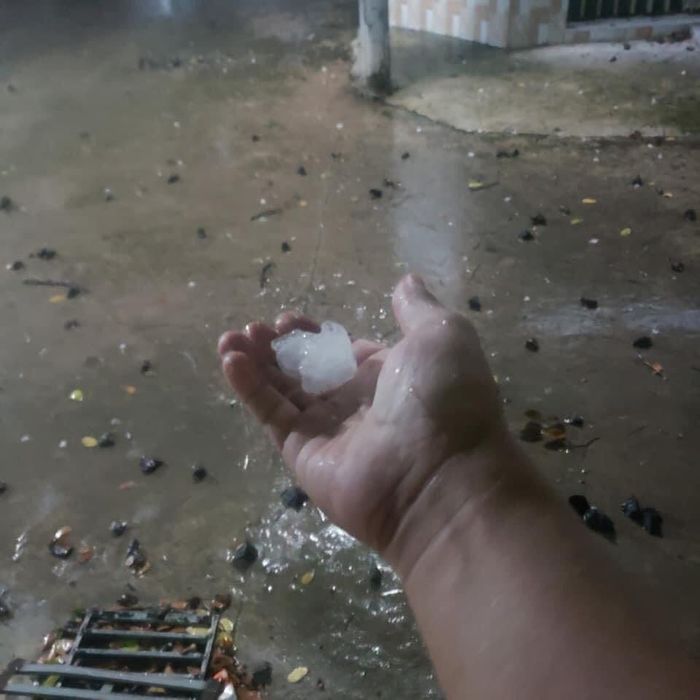 Sài Gòn bất chợt đón mưa đá: Có đá rồi mà hổng có bia với mồi