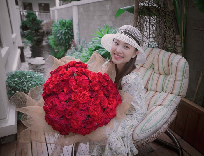 Chồng đại gia nấu toàn món ngon phục vụ Vân Hugo: coi chừng tăng cân