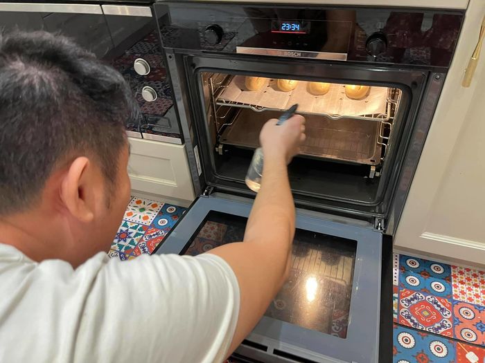 Chồng đại gia nấu toàn món ngon phục vụ Vân Hugo: coi chừng tăng cân