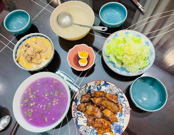 Chồng đại gia nấu toàn món ngon phục vụ Vân Hugo: coi chừng tăng cân