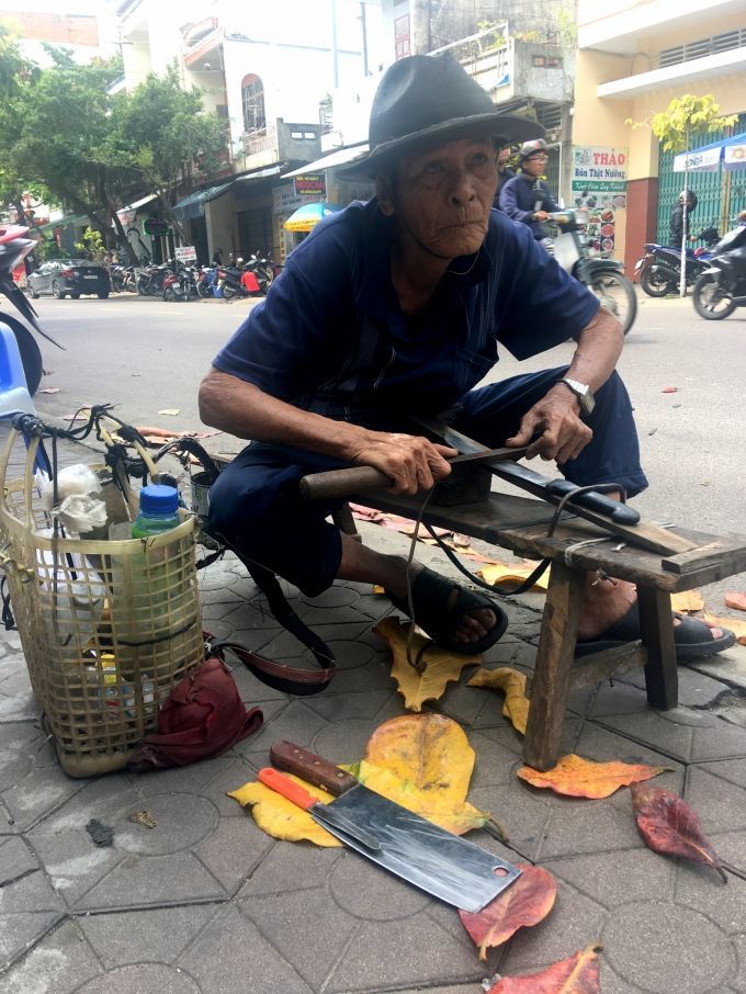 Bố qua đời, mẹ không thể nuôi nổi 7 người con: ăn đỡ cháo loãng