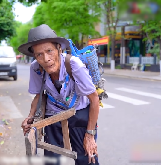 Bố qua đời, mẹ không thể nuôi nổi 7 người con: ăn đỡ cháo loãng