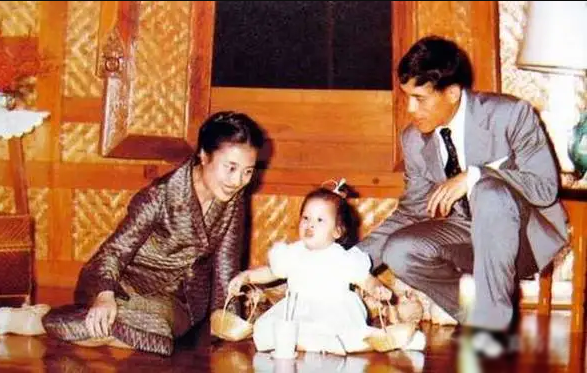 Chuyện đời li kì của công chúa Thái Lan và sự trở về huy hoàng