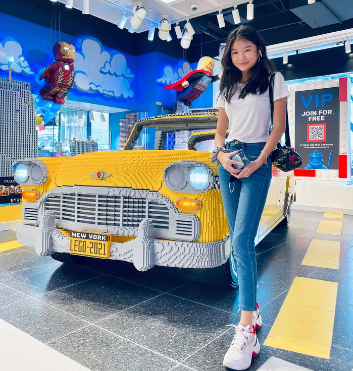 Con gái 13 tuổi của Trương Ngọc Ánh gây sốt với đôi chân siêu dài