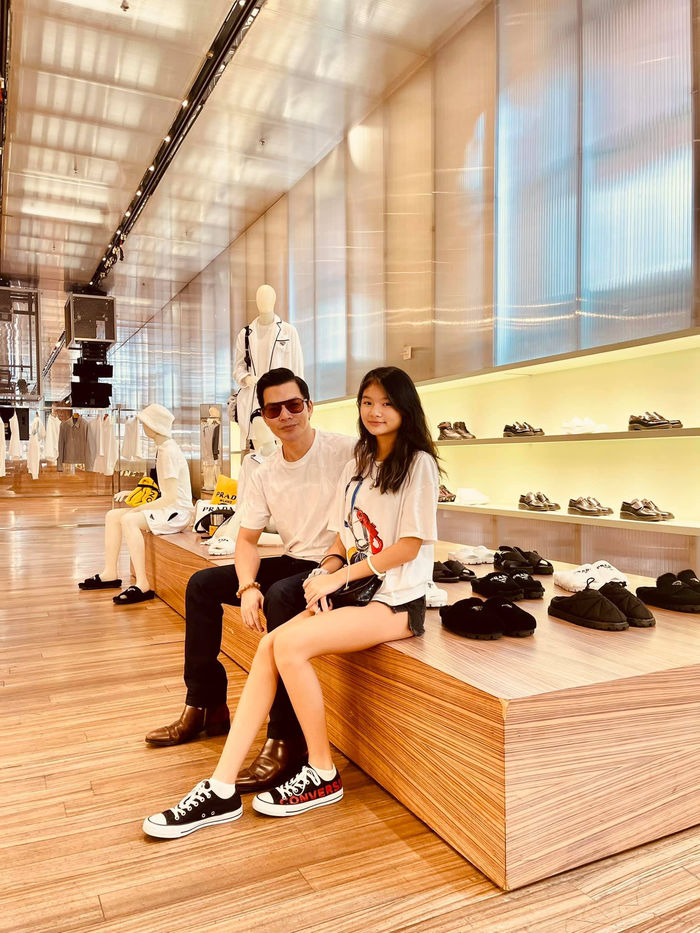 Con gái 13 tuổi của Trương Ngọc Ánh gây sốt với đôi chân siêu dài