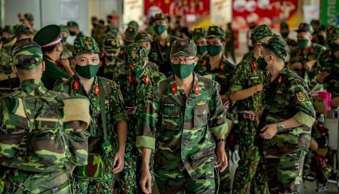 Có kiểu con gái, vì mê màu áo xanh mà đem lòng yêu cả một người