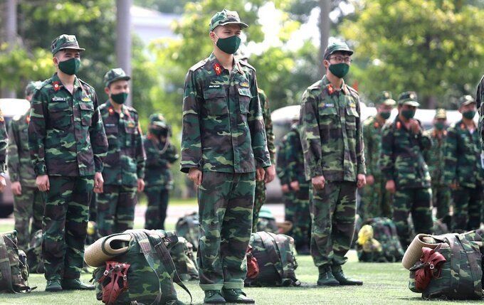 Có kiểu con gái, vì mê màu áo xanh mà đem lòng yêu cả một người
