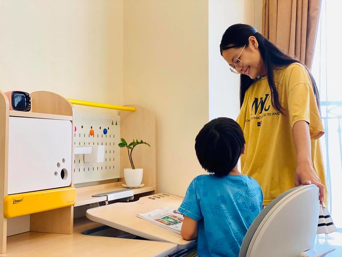 Chị cả Bố Ơi Mình Đi Thế sau 7 năm: hot face, thần thái người mẫu