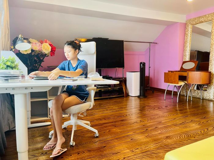 Nhóc tì Vbiz học online: con Thúy Diễm ngủ ngon lành nè cô giáo ơi