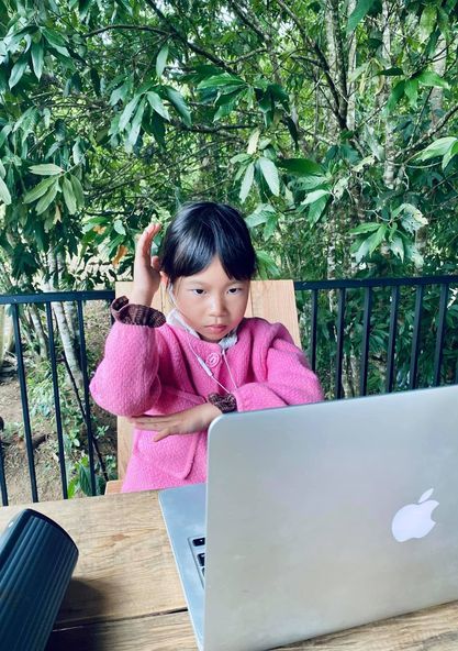 Nhóc tì Vbiz học online: con Thúy Diễm ngủ ngon lành nè cô giáo ơi