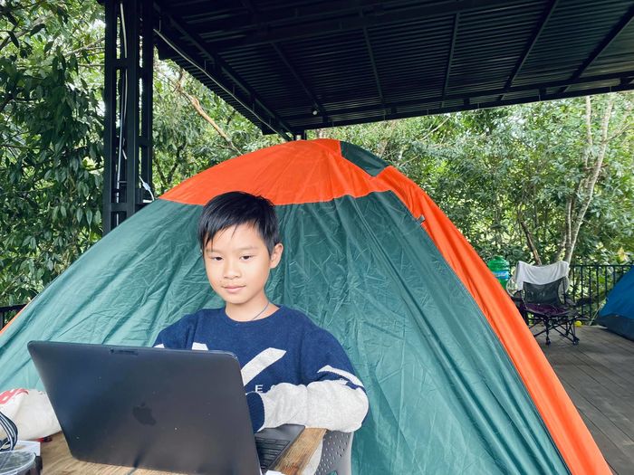 Nhóc tì Vbiz học online: con Thúy Diễm ngủ ngon lành nè cô giáo ơi