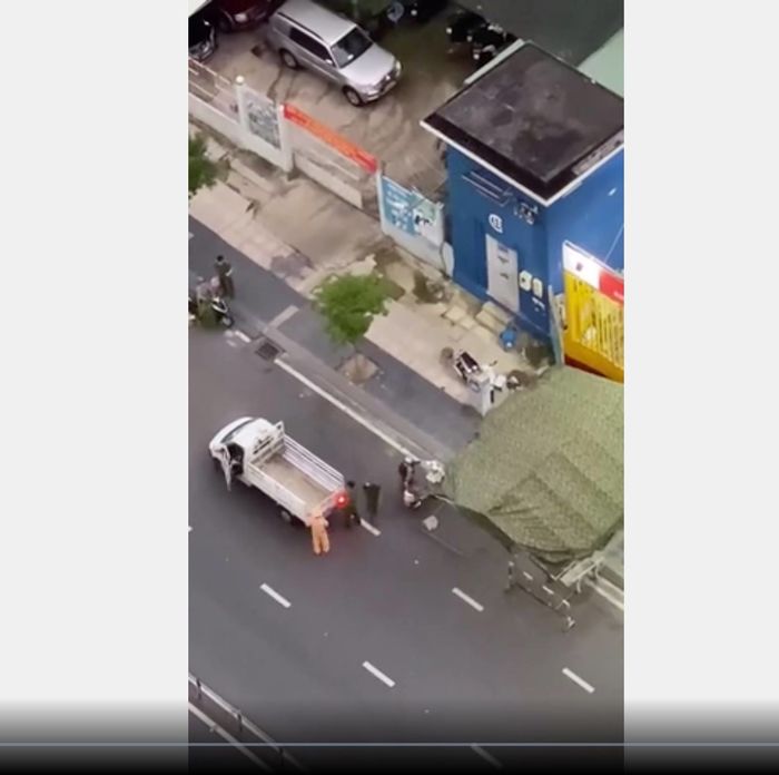 Công an trực chốt bê xe cô gái chở đi, ai ngờ cái kết xứng 100 điểm