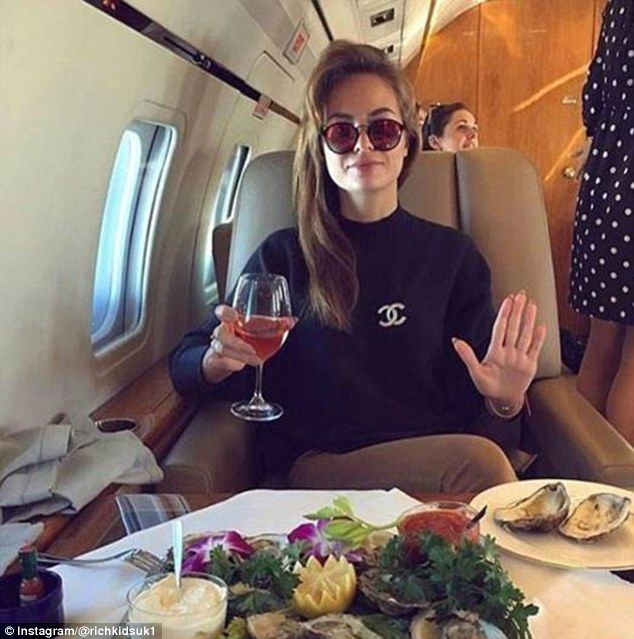 Cuộc sống của giới siêu giàu London: Thuê người giúp việc 11 tỷ/năm