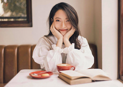 Cuộc sống hiện tại của hotgirl Khánh Vy: thành thạo 10 thứ tiếng