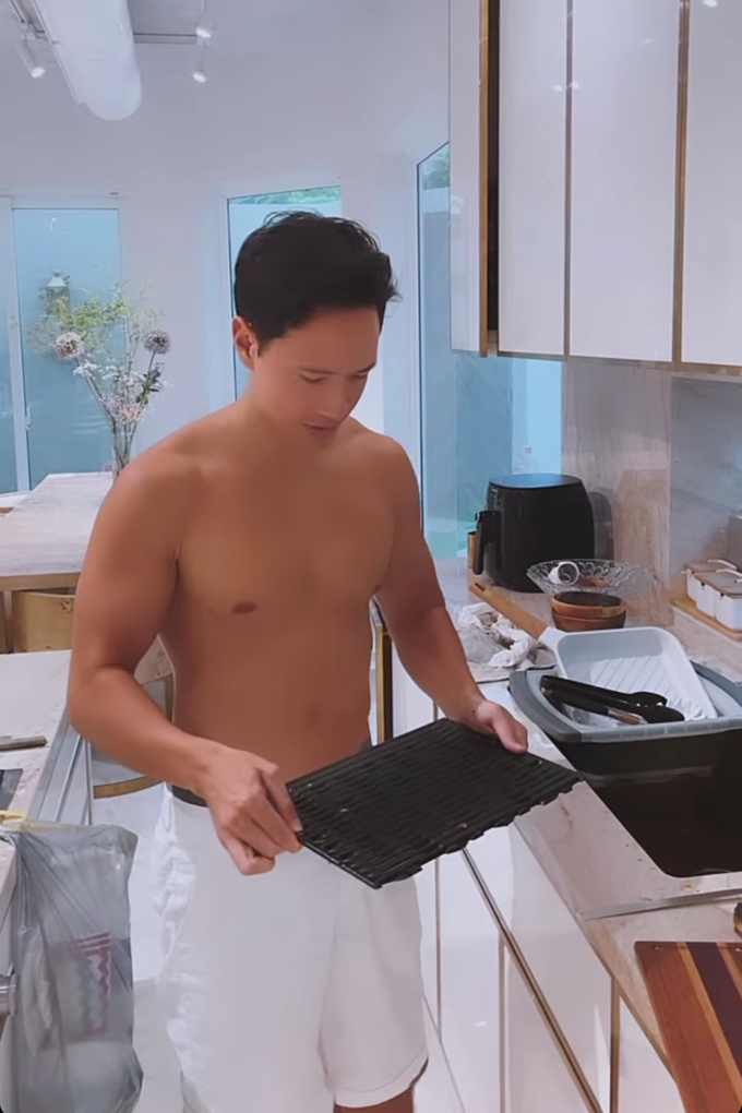 Cuộc sống mùa dịch của gia đình Hà Hồ trong biệt thự 30 tỷ