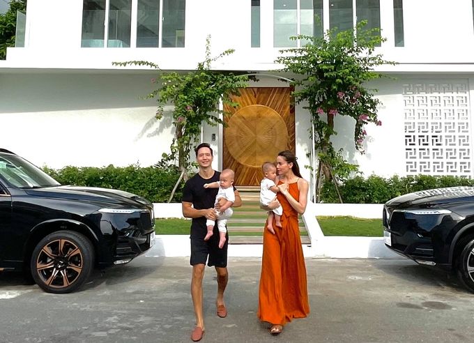 Cuộc sống mùa dịch của gia đình Hà Hồ trong biệt thự 30 tỷ