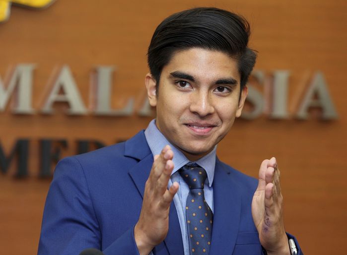 Cựu Bộ trưởng trẻ nhất Malaysia: Sự nghiệp đi tong vì trẻ người non dạ