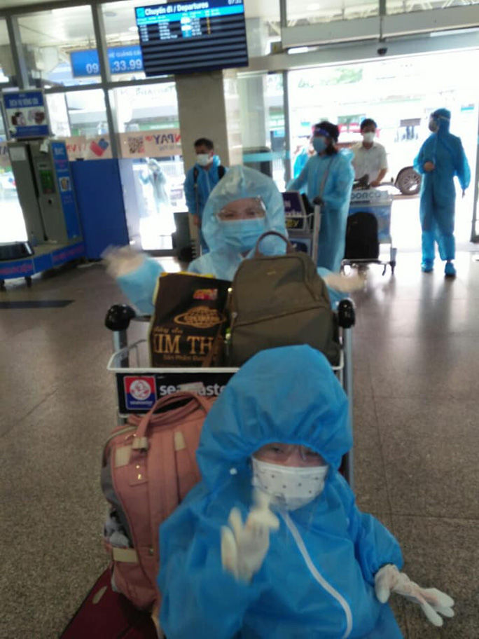 Đại gia thuê máy bay cho 400 người về quê: Cho người 1, trời cho 10