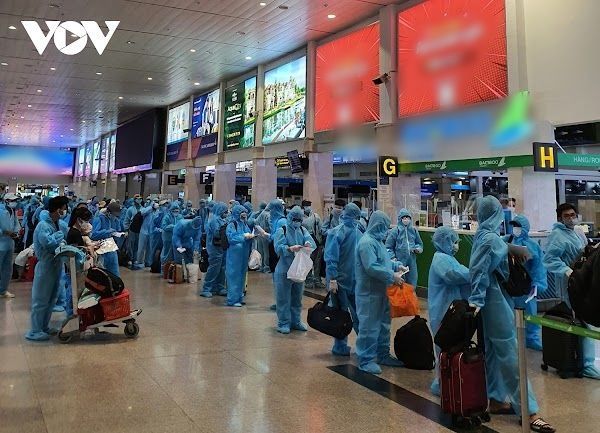 Đại gia thuê máy bay cho 400 người về quê: Cho người 1, trời cho 10