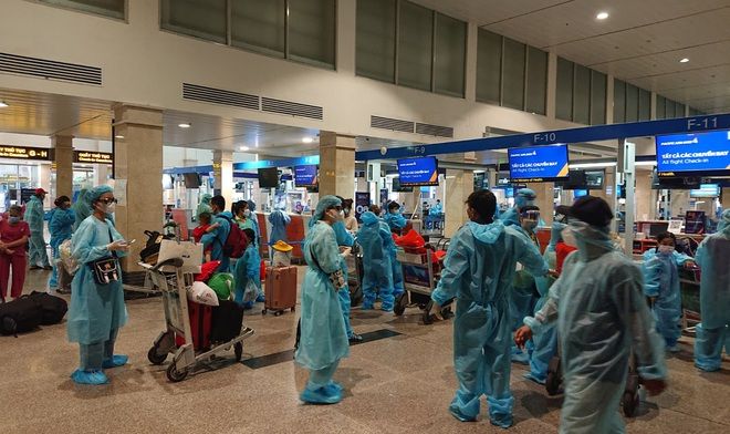 Đại gia thuê máy bay cho 400 người về quê: Cho người 1, trời cho 10