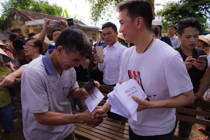 Đàm Vĩnh Hưng: Tôi là người làm ra tiền có đáng để làm điều thất đức