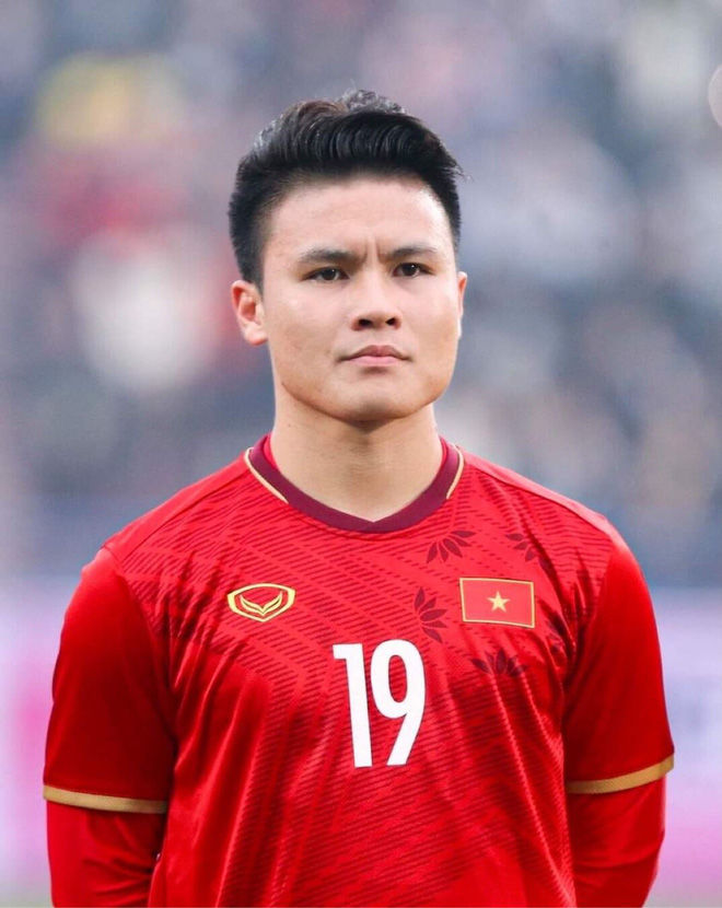 ĐTVN lên đường sang Saudi Arabia, hội nàng WAGs bắn tim tung tóe