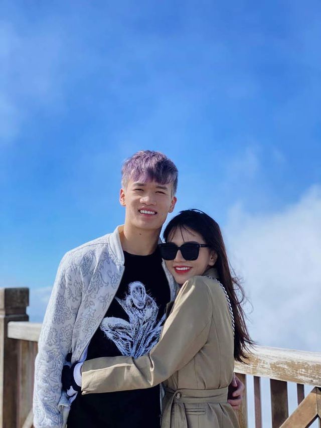 ĐTVN lên đường sang Saudi Arabia, hội nàng WAGs bắn tim tung tóe