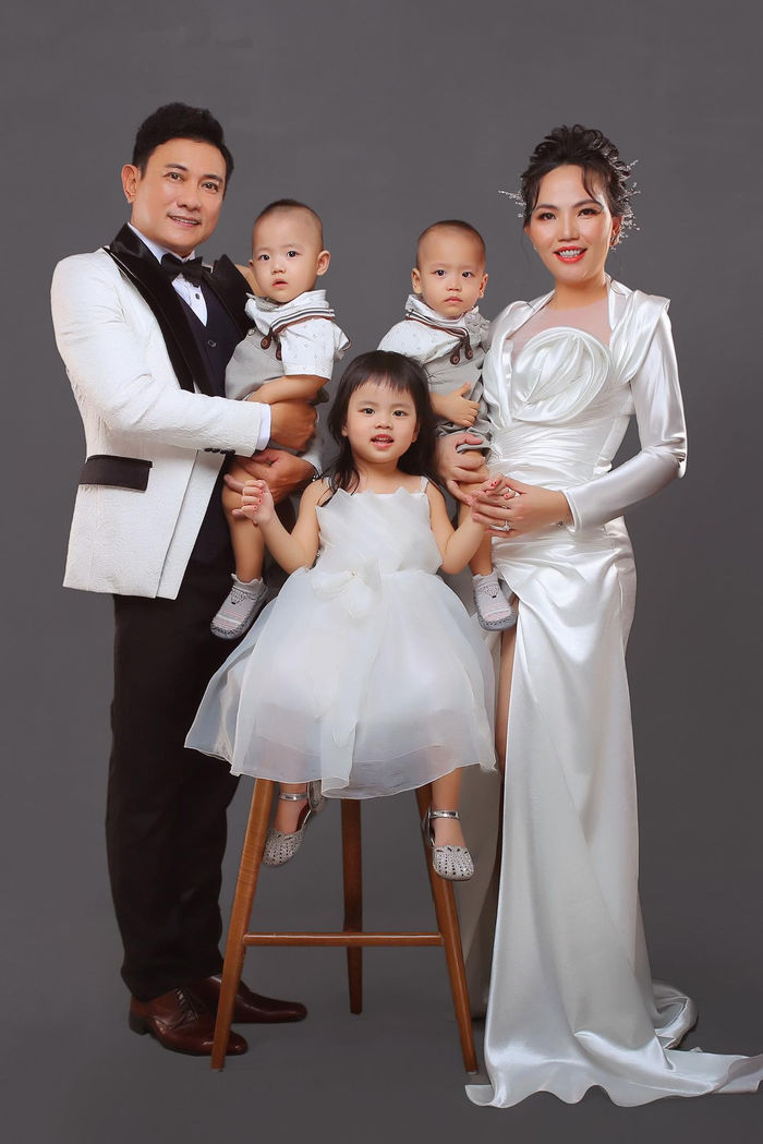 Dàn sao Bụi Đời Chợ Lớn hội ngộ: Johnny Trí Nguyễn già hơn đàn anh