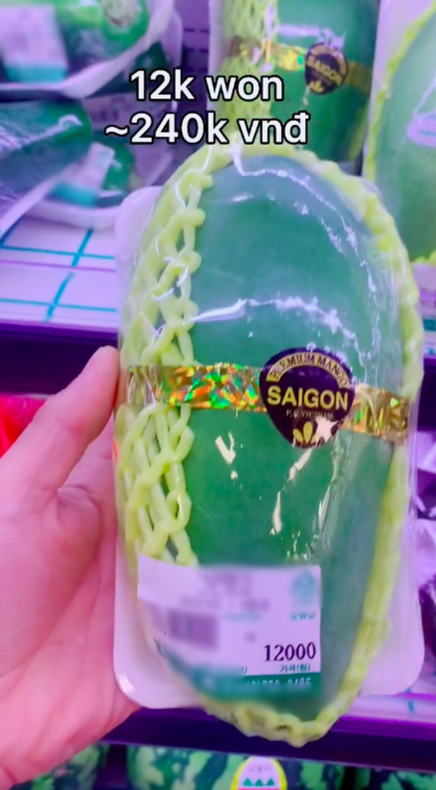 Trái cây Việt trong siêu thị Hàn Quốc: Choáng vì giá trên trời