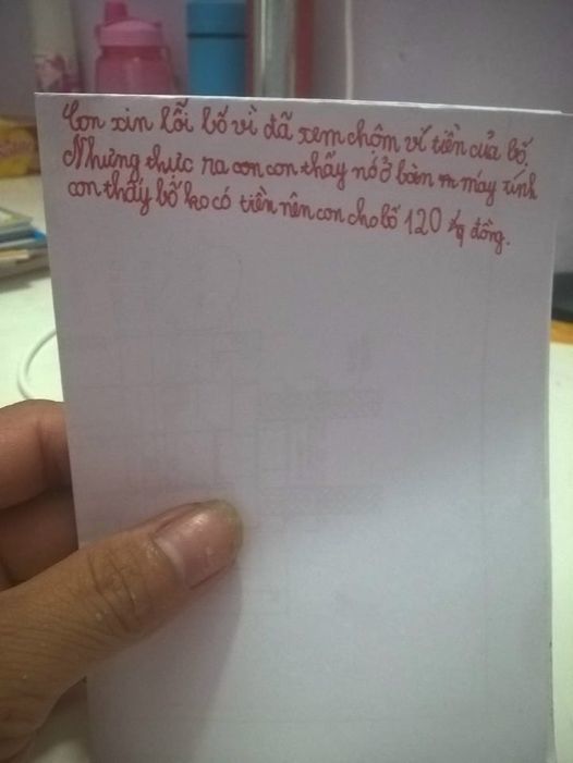 Lá thư con gái xin lỗi khi lỡ dòm ví và lén cho bố thêm 120 ngàn đồng