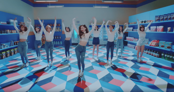 Đẹp như idol Kpop vẫn bị soi dùng độn hông: Jennie dính chưởng