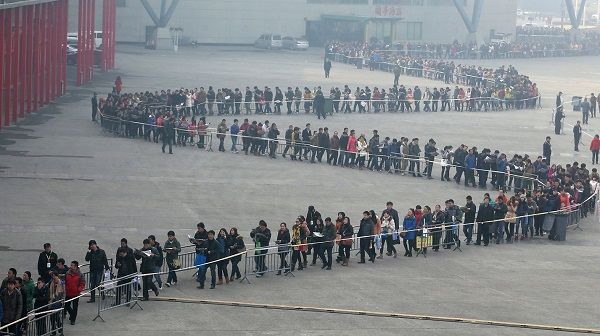 Độc đáo nghề xếp hàng thuê, thu nhập lên tới 10 triệu/ngày