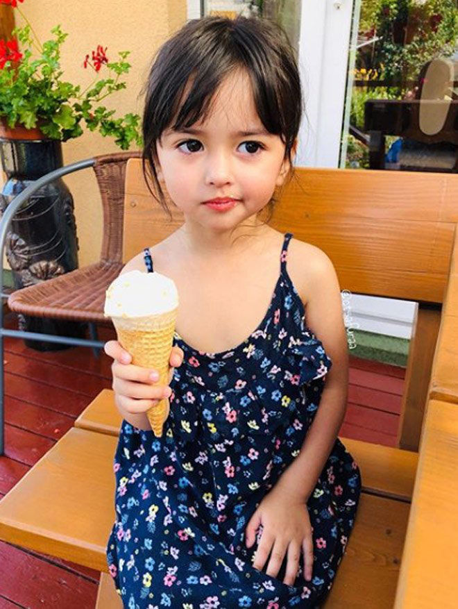 Em bé có đôi mắt đẹp nhất thế giới sau 6 năm nhan sắc đỉnh chóp