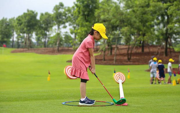 Giới nhà giàu TQ chi chục triệu/ngày cho con theo học lễ nghi quý tộc