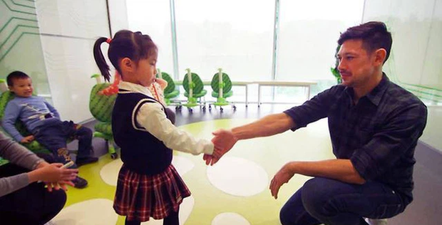 Giới nhà giàu TQ chi chục triệu/ngày cho con theo học lễ nghi quý tộc