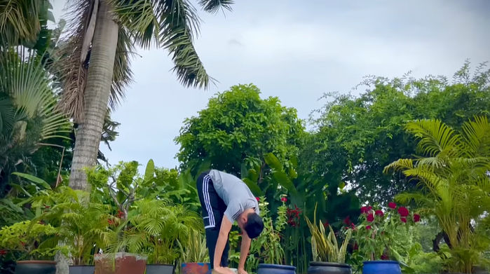 Giọng ca Dáng em hướng dẫn cách tập yoga với những động tác đơn giản