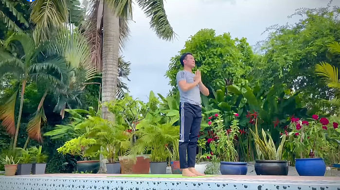 Giọng ca Dáng em hướng dẫn cách tập yoga với những động tác đơn giản