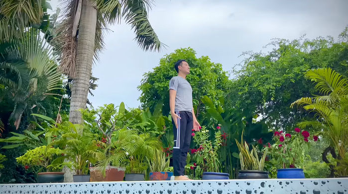 Giọng ca Dáng em hướng dẫn cách tập yoga với những động tác đơn giản