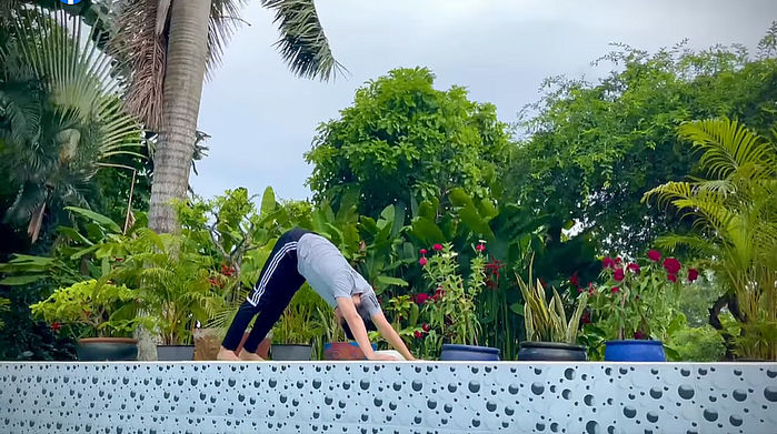 Giọng ca Dáng em hướng dẫn cách tập yoga với những động tác đơn giản