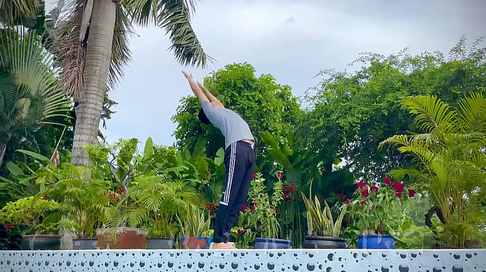 Giọng ca Dáng em hướng dẫn cách tập yoga với những động tác đơn giản