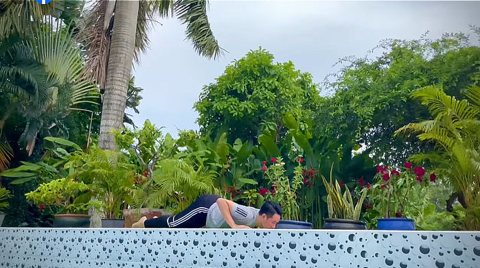 Giọng ca Dáng em hướng dẫn cách tập yoga với những động tác đơn giản