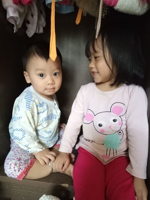 Góc thật thà: cô chị bảo há miệng chờ sung rụng, em đứng đợi 15 phút