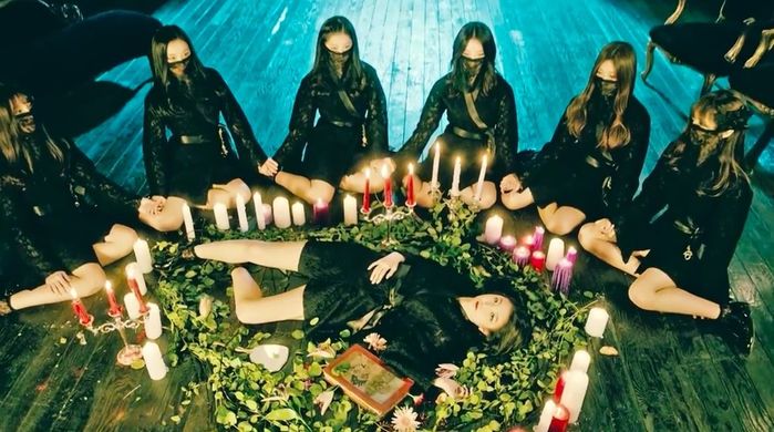 Gọi tên nhóm nhạc dị nhất Kpop: Có girl group quay cả cảnh nghĩa trang