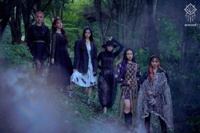 Gọi tên nhóm nhạc dị nhất Kpop: Có girl group quay cả cảnh nghĩa trang