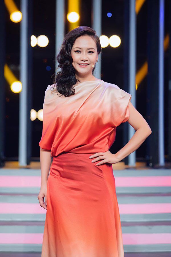 Gu ăn mặc sang xịn, trái ngược trên phim của Hồng Ánh Cây Táo Nở Hoa