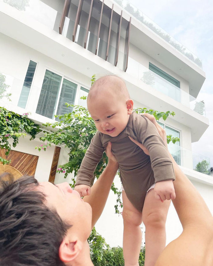 Hà Hồ tiết lộ tử vi của quý tử Leon: Số con sống trong nhung lụa