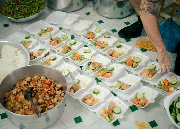 Hành động tử tế của người nước ngoài mùa dịch: Dạy thể hình miễn phí