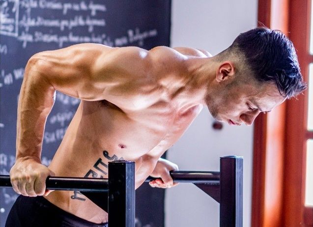 Hành động tử tế của người nước ngoài mùa dịch: Dạy thể hình miễn phí