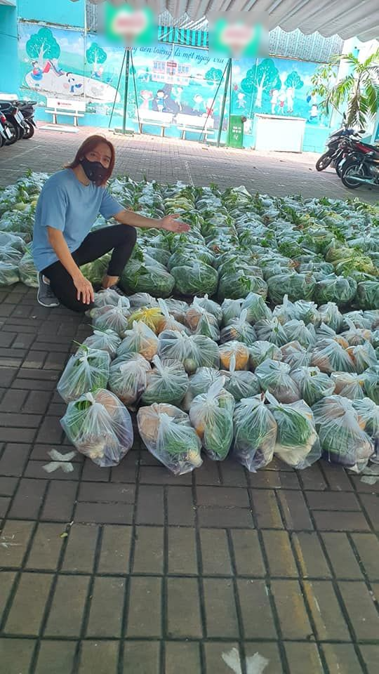 Việt Hương giúp Phi Nhung chuyển viện trong đêm: chị như bồ tát sống